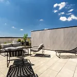 Honest Aparthotel
