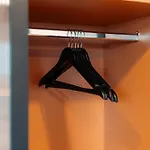 Honest Aparthotel