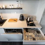 Honest Aparthotel